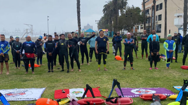 NADAN DESDE PLAYA CANTOLAO HASTA MALECÓN PARDO POR 202° ANIVERSARIO DE LA MARINA
