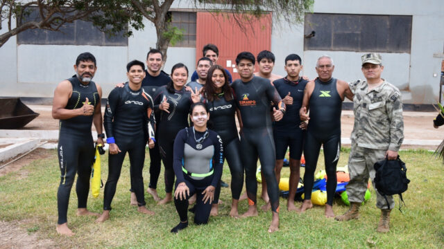 ADOLESCENTE CON CEGUERA TOTAL NADÓ DESDE ISLA SAN LORENZO HASTA LA PUNTA